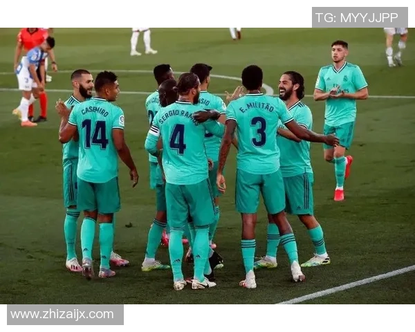 南京足球队团队协作引发热议球迷对战术配合和球员表现的不同看法